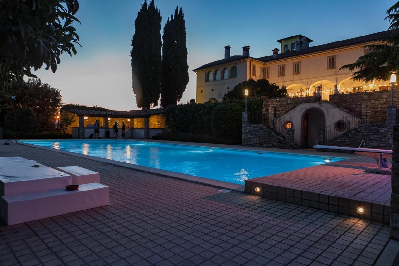 Hotel Castello degli Angeli Carobbio degli Angeli Esterno foto