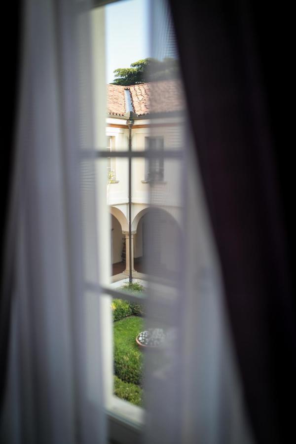 Hotel Castello degli Angeli Carobbio degli Angeli Esterno foto