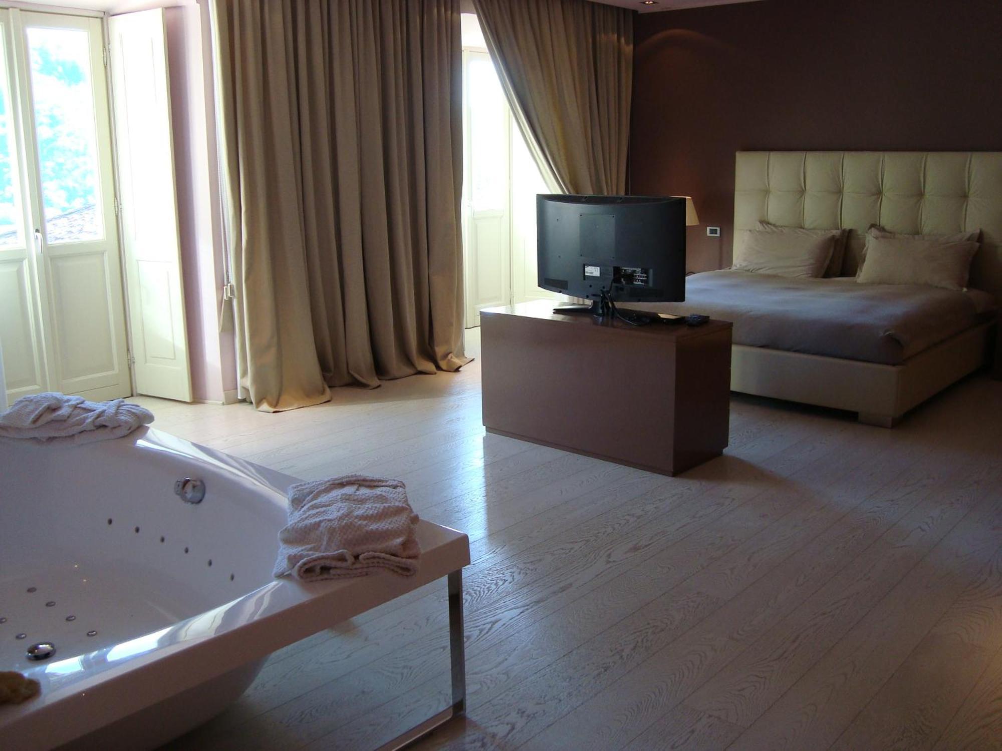 Hotel Castello degli Angeli Carobbio degli Angeli Camera foto