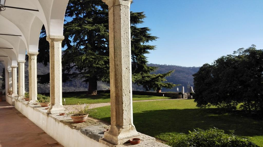 Hotel Castello degli Angeli Carobbio degli Angeli Esterno foto