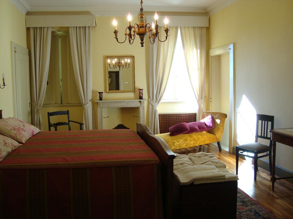 Hotel Castello degli Angeli Carobbio degli Angeli Camera foto