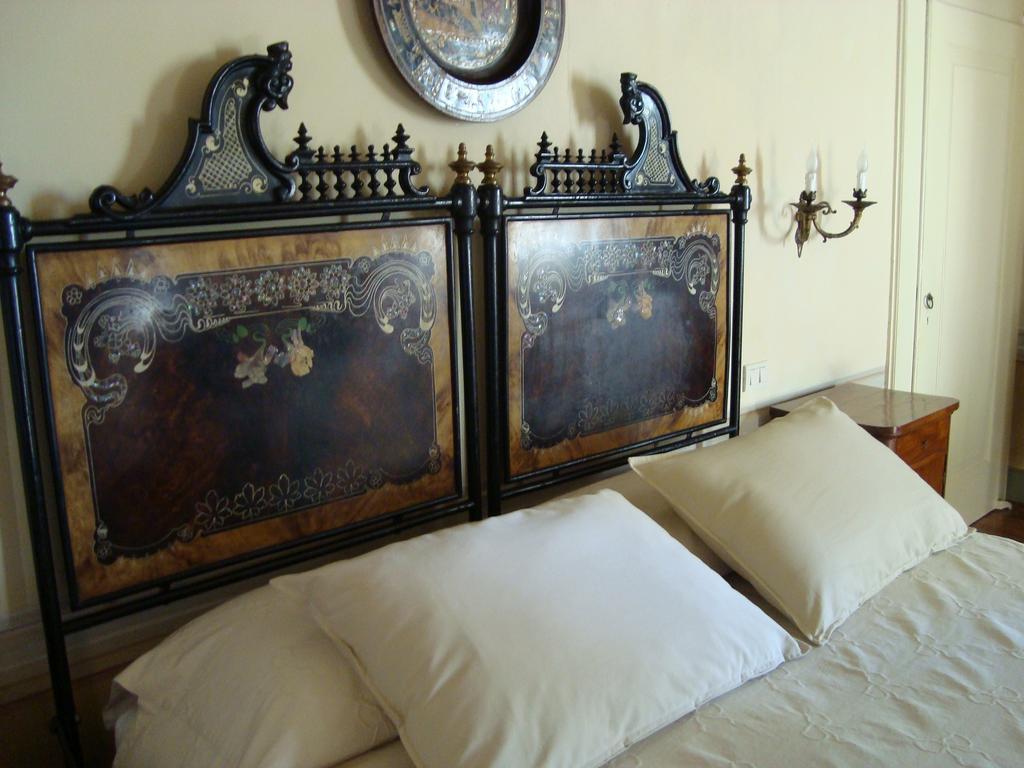 Hotel Castello degli Angeli Carobbio degli Angeli Camera foto