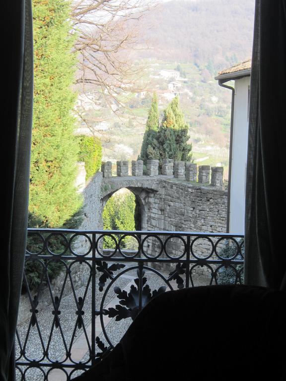 Hotel Castello degli Angeli Carobbio degli Angeli Camera foto