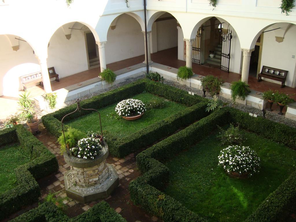 Hotel Castello degli Angeli Carobbio degli Angeli Camera foto