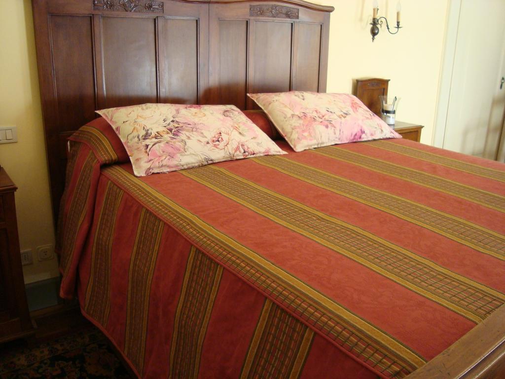 Hotel Castello degli Angeli Carobbio degli Angeli Camera foto