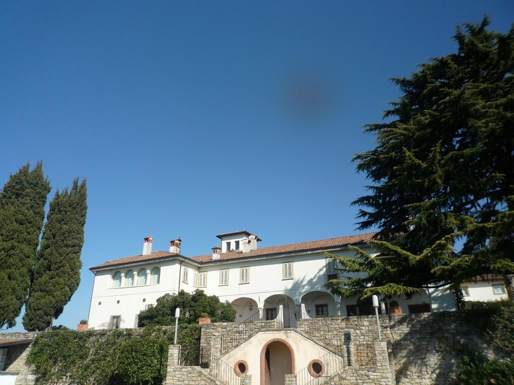 Hotel Castello degli Angeli Carobbio degli Angeli Esterno foto