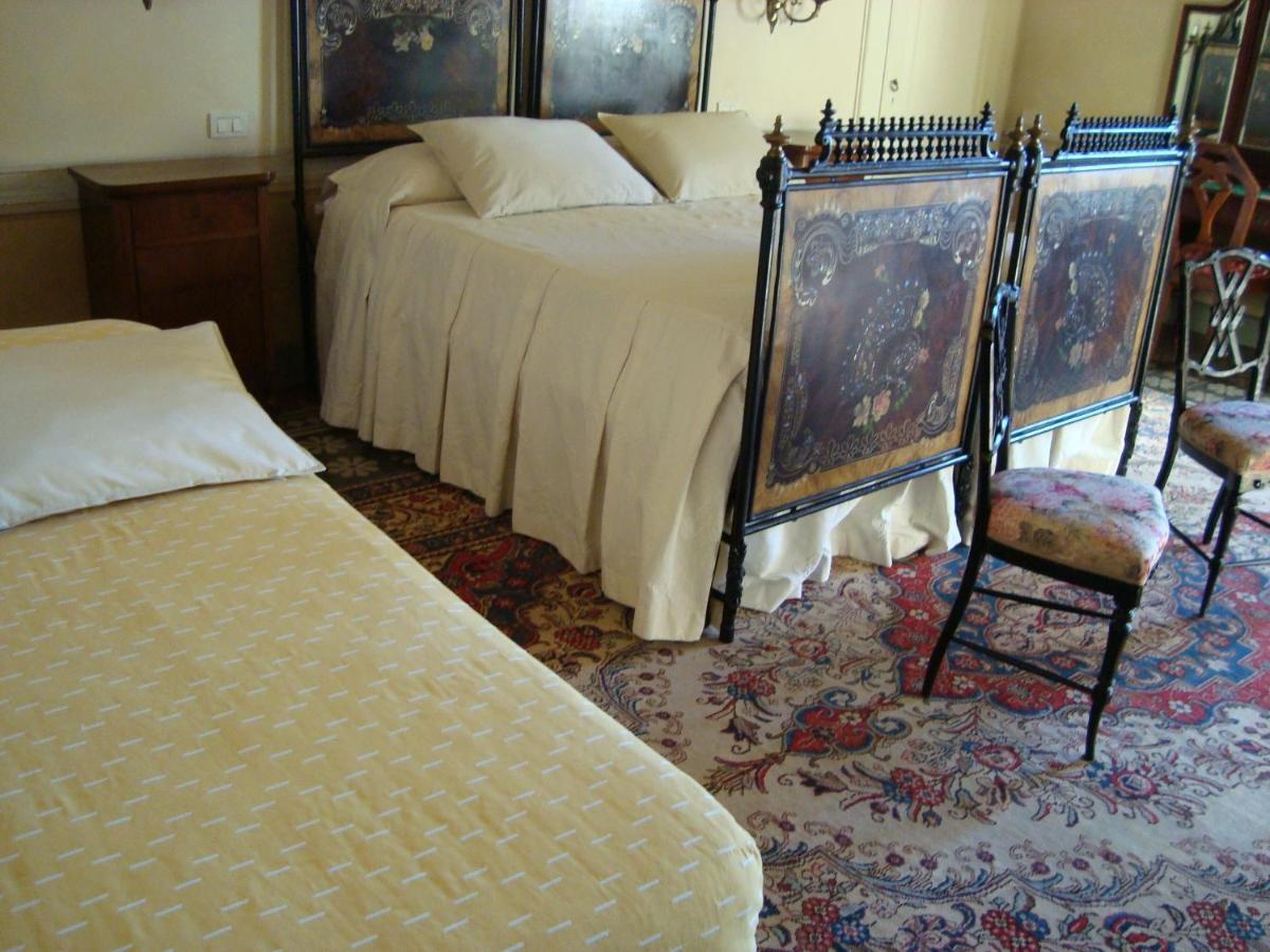 Hotel Castello degli Angeli Carobbio degli Angeli Camera foto